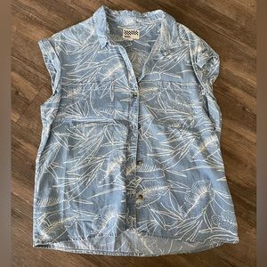 Women’s large Vans tropical short sleeve button down